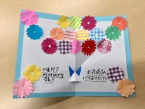 参加者が作った花束のカードの写真その⑥